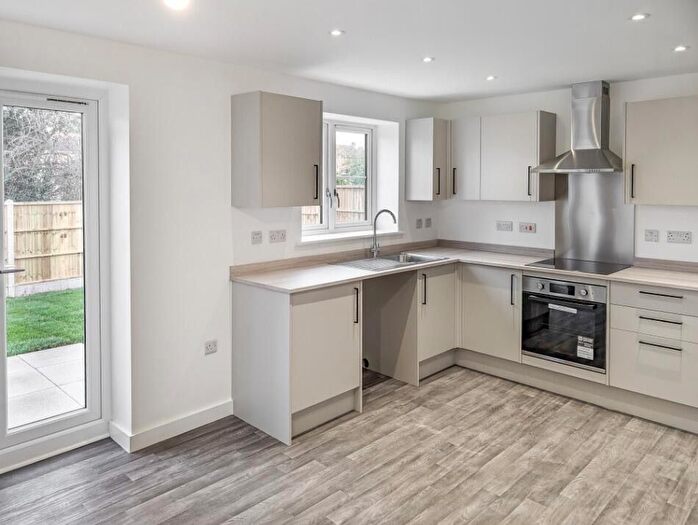 3 Bedroom Semi-Detached House For Sale In Well Hill Drive, Harworth, Doncaster, DN11