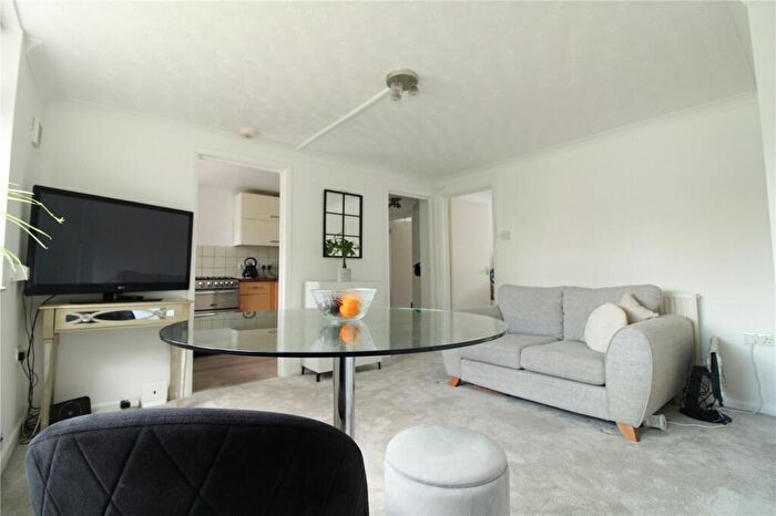 1 Bedroom Flat For Sale In Brakefield Road, Southfleet, Kent, DA13