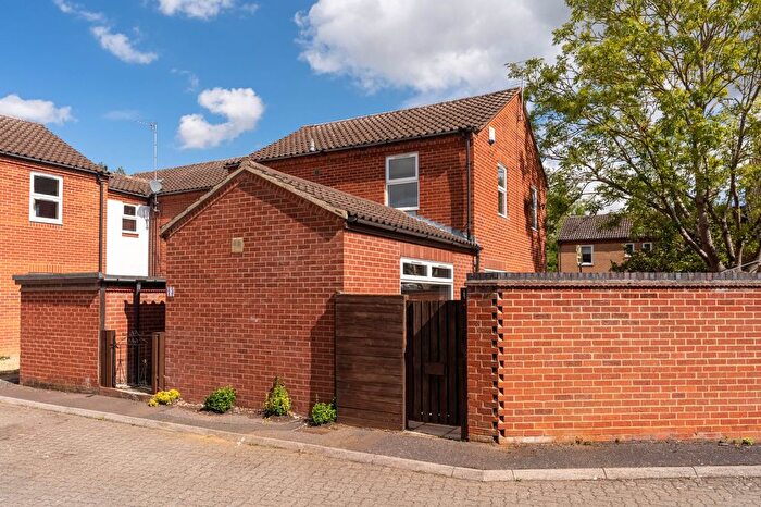 3 Bedroom End Of Terrace House For Sale In Tribune Court, Cambridge, CB4