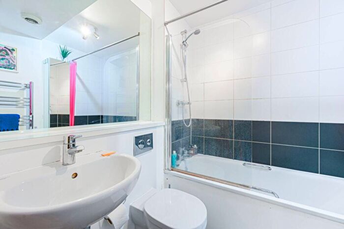 1 Bedroom Flat For Sale In Theatre Place, New Cross, London, SE14