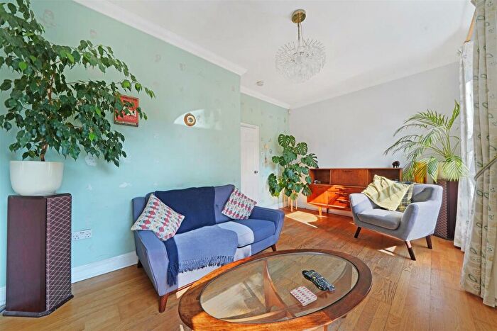 2 Bedroom Flat For Sale In Ferntower Road, London, N5