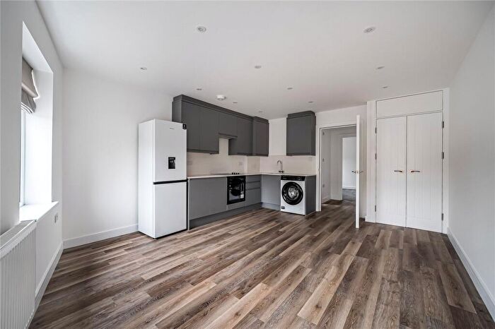 1 Bedroom Apartment To Rent In High Street, Crowthorne, Berkshire, RG45