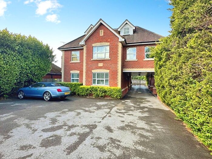 2 Bedroom Flat For Sale In Reading Road, Winnersh, Wokingham, RG41