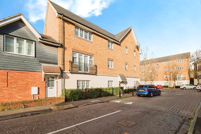 1 Bedroom Flat For Sale In Caspian Way, Purfleet-on-Thames, Essex, RM19