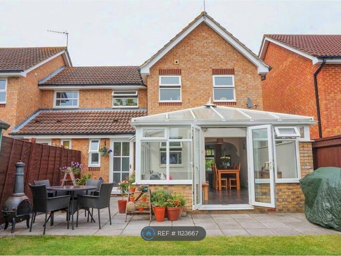 3 Bedroom Semi-Detached House To Rent In Peregrine, Aylesbury, HP19