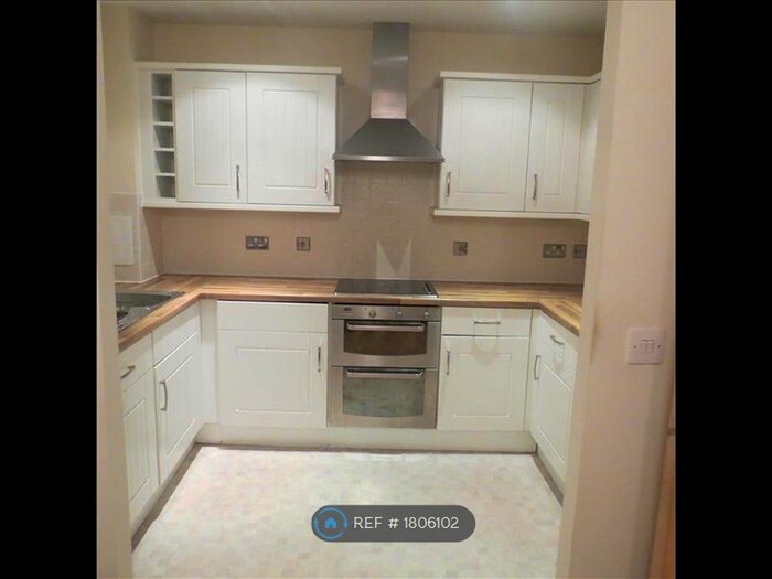 2 Bedroom Flat To Rent In Wharf Lane, Rickmansworth, WD3