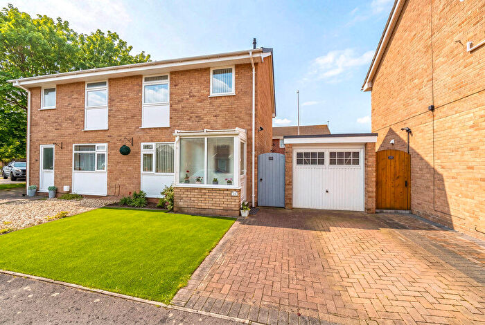 3 Bedroom Semi-Detached House For Sale In Osprey Gardens, Worle - Immaculate Semi, BS22