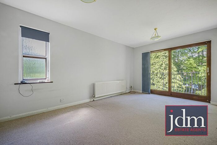 2 Bedroom Flat To Rent In Brackley Road, Beckenham, BR3