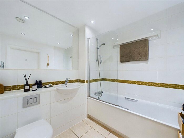 1 Bedroom Apartment For Sale In Bournemouth Road, London, SE15
