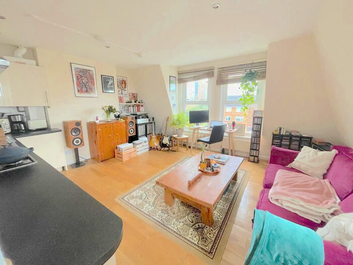 1 Bedroom Flat To Rent In High Road, East Finchley, London, N2