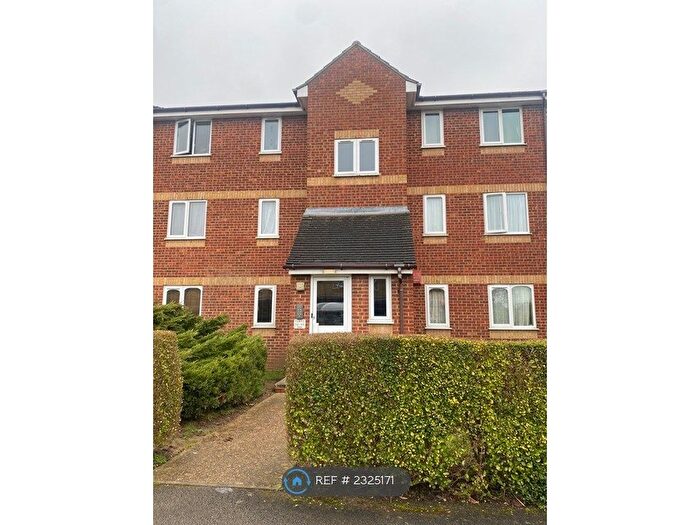 1 Bedroom Flat To Rent In Walpole Road, Slough, SL1