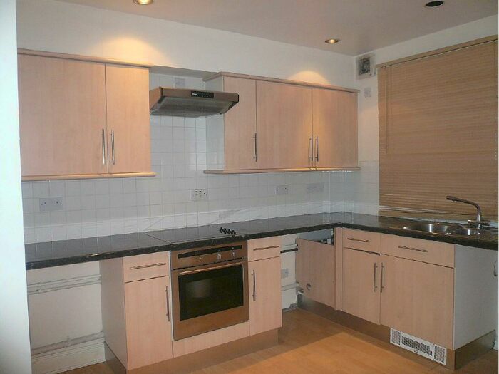 3 Bedroom Town House To Rent In Oxford Road, Leicester, LE2