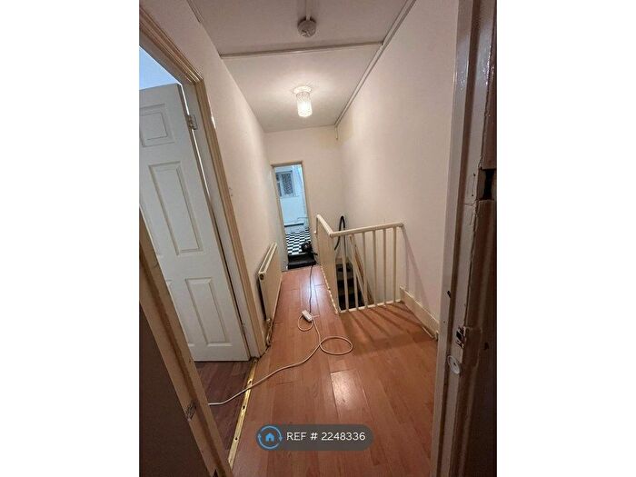 1 Bedroom Flat To Rent In South Norwood, London, SE25