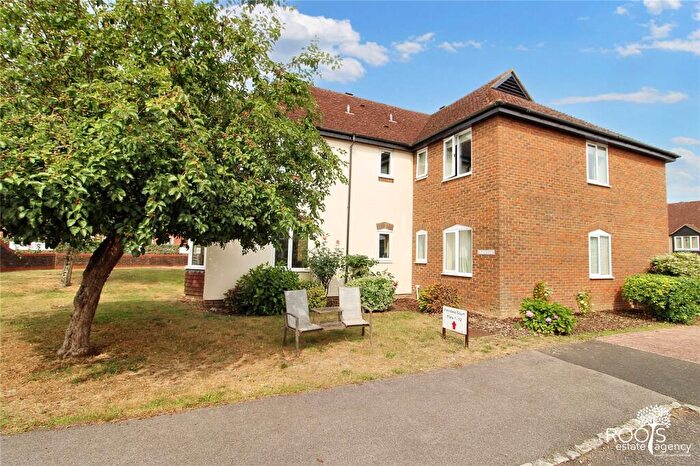 2 Bedroom Apartment For Sale In Ferndale Court, Thatcham, RG19
