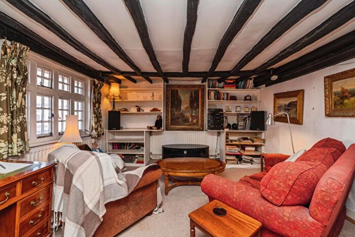 2 Bedroom Flat For Sale In Petworth Road, Haslemere, Surrey, GU27