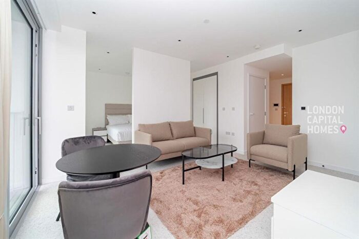 Apartment To Rent In Jacquard Point, Tapestry Way, London, E1