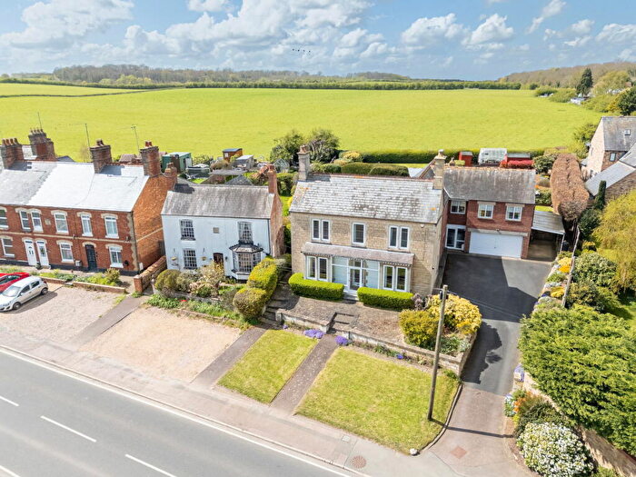 5 Bedroom Detached House For Sale In Kettering Road, Geddington, NN14