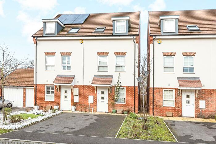 3 Bedroom Town House To Rent In Wokingham, Berkshire, RG40