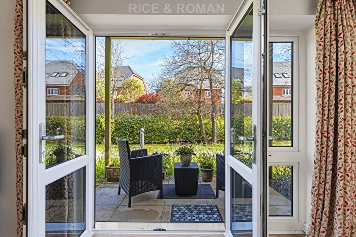 2 Bedroom Flat For Sale In Keble Court, Fleet, GU52