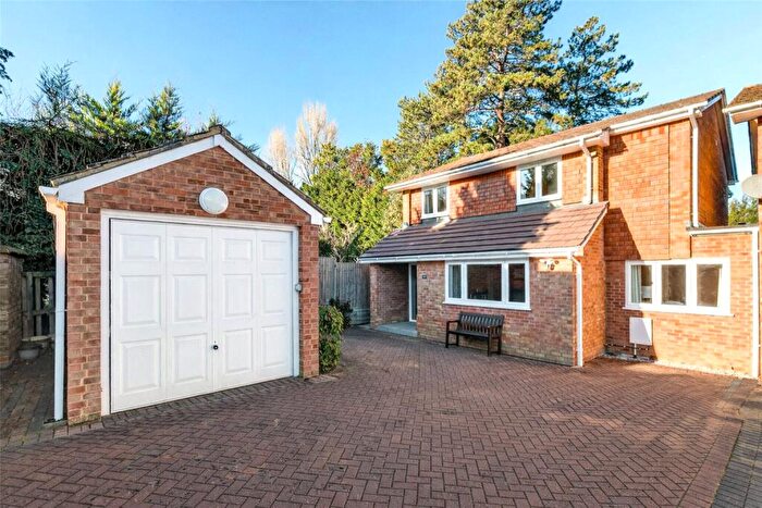 5 Bedroom Link Detached House For Sale In Cedar Drive, Sunningdale, Berkshire, SL5
