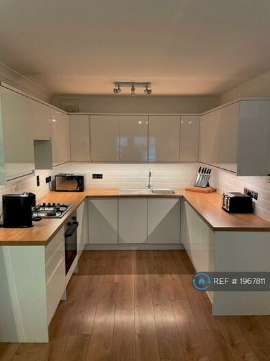 1 Bedroom Flat To Rent In Theydon Gate, Theydon Bois, CM16