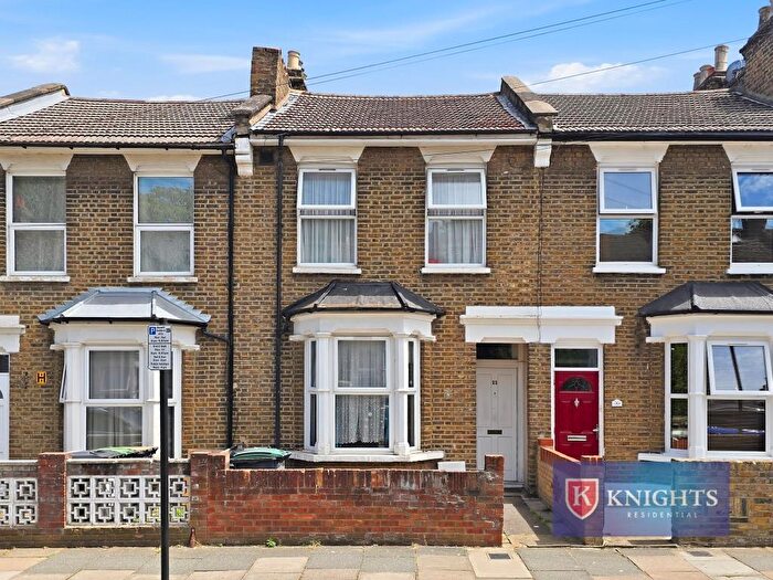 3 Bedroom House For Sale In Bruce Castle Road, Bruce Grove, London, N17