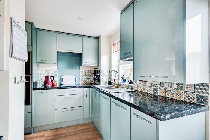 3 Bedroom End Of Terrace House For Sale In Highdown Way, Swindon, SN25