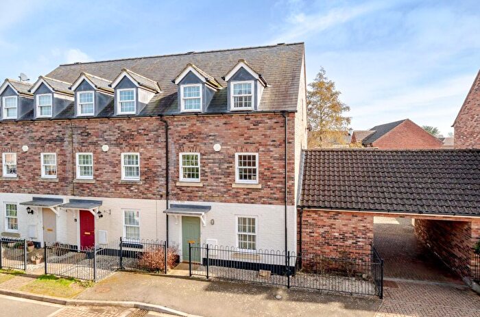 3 Bedroom Town House For Sale In Roman Paddock, Harrold, Bedford, MK43
