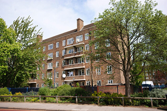 4 Bedroom Apartment To Rent In Rushmore House, Hildrop, London, N7
