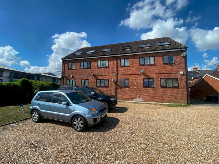 2 Bedroom Flat To Rent In Latchmere Lodge, Durrington, SP4
