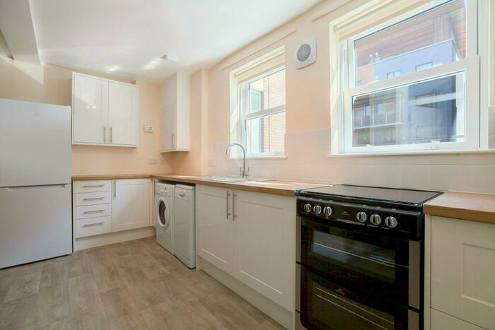 4 Bedroom Terraced House To Rent In Roscoe Street, EC1Y