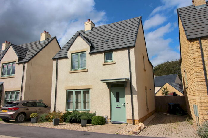 3 Bedroom Detached House For Sale In St Jude's Meadow, Milton Under Wychwood, OX7