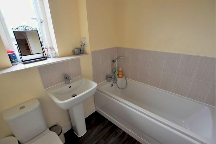 2 Bedroom Flat For Sale In Frome Road, Radstock, BA3