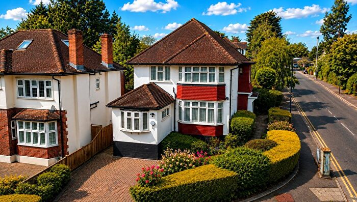 4 Bedroom Detached House For Sale In Crest View, Pinner, HA5