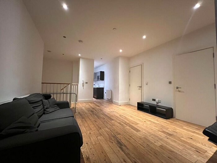 4 Bedroom Apartment To Rent In Balmes Road, London, N1