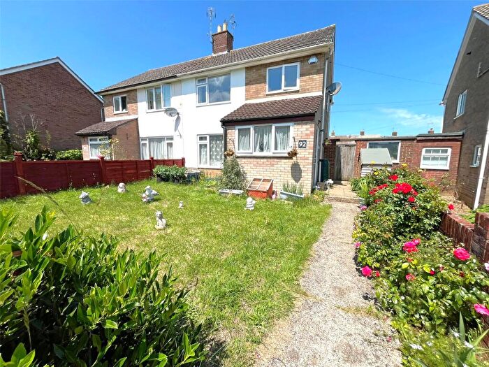 3 Bedroom Semi-Detached House For Sale In Woburn Gardens, Basingstoke, Hampshire, RG22