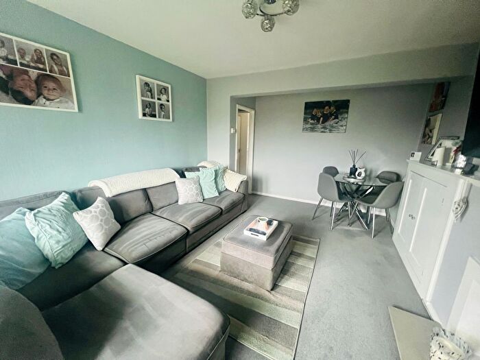 2 Bedroom Flat To Rent In Glen Albyn Road, London, SW19
