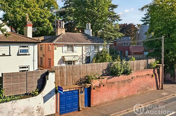 3 Bedroom Link Detached House For Sale In Mansfield Road, Nottingham, Nottinghamshire, NG5