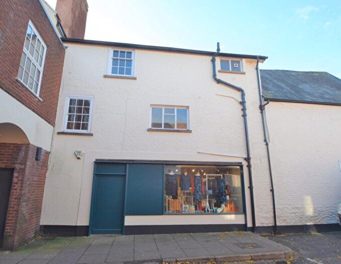 2 Bedroom Flat To Rent In Tiverton, Devon, EX16