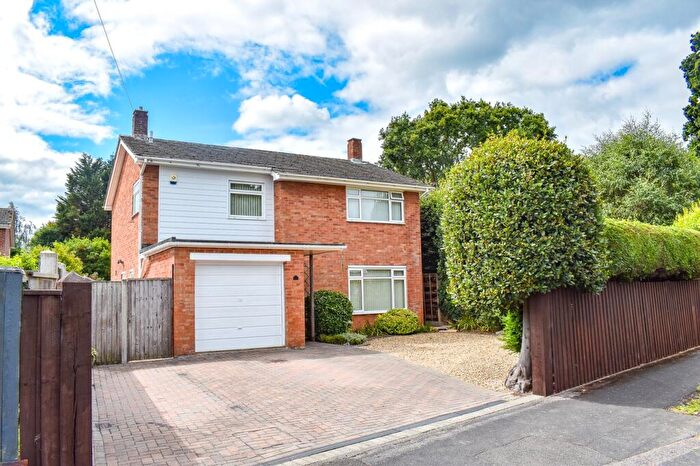 3 Bedroom Detached House For Sale In Osborne Road, New Milton, BH25