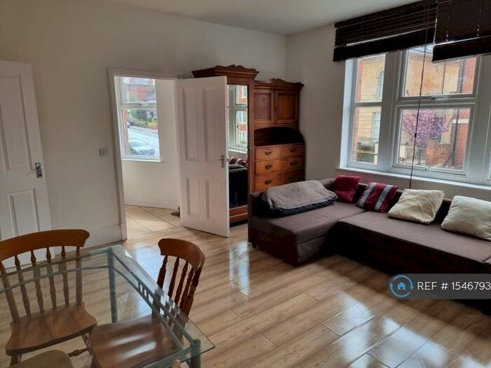 2 Bedroom Flat To Rent In Russell Street, Reading, RG1