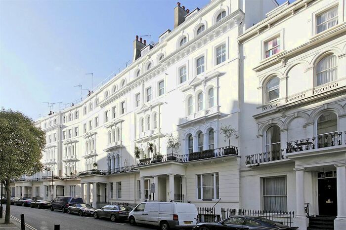 Studio To Rent In Kensington Gardens Square, Bayswater, W2