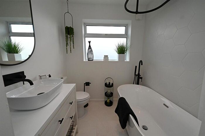 3 Bedroom Town House For Sale In Oak Close, Harborne, Birmingham, B17