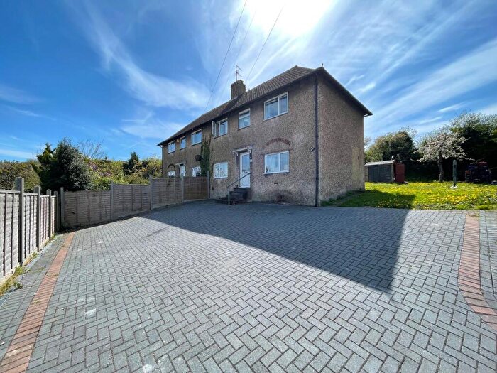 4 Bedroom Detached House To Rent In Southall Avenue -, RL00