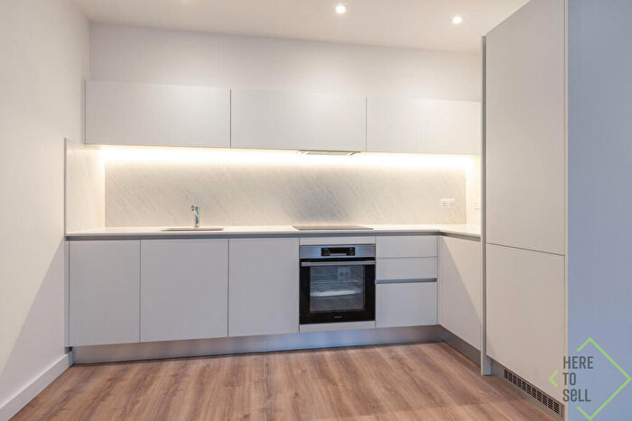 1 Bedroom Flat To Rent In Solent Lodge, Green Lanes, Palmers Green, London, N13