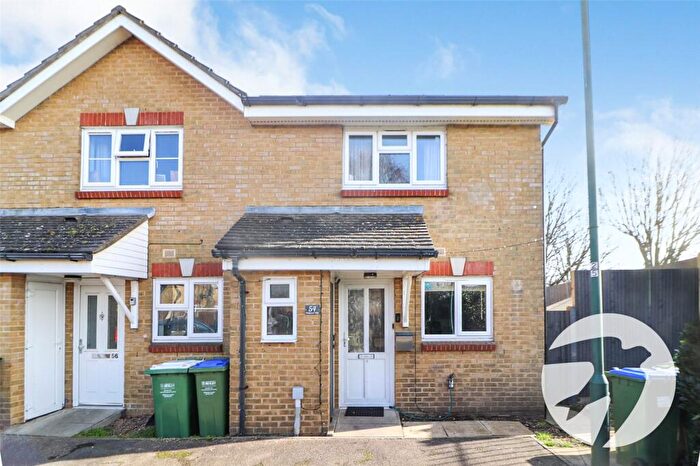 2 Bedroom End Of Terrace House For Sale In Hollywood Way, Erith, DA8