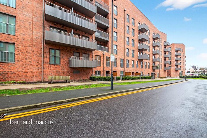 2 Bedroom Flat For Sale In Explorer Way, London, NW7