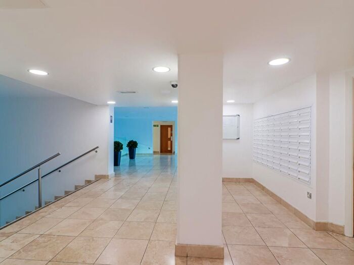 2 Bedroom Flat To Rent In Limeharbour, London, E14