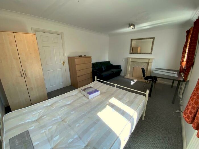 4 Bedroom Town House To Rent In Raleigh Close, Trent Vale, ST4