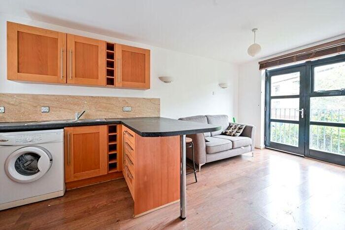 1 Bedroom Flat For Sale In Bird In Hand Mews, London, SE23